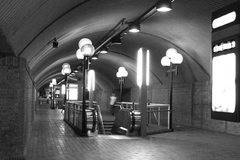 Snowdon subway station interior