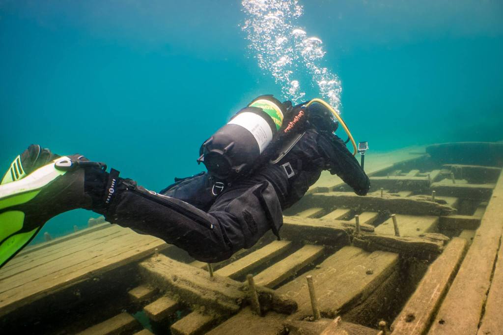Scuba diver with a Nitrox tank exploring the Sweepstakes shipwreck in Tobermory