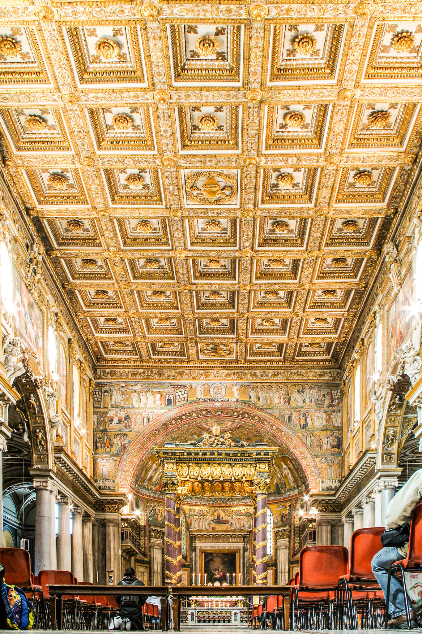 The segmented ceiling and early mosaics in Santa Maria Maggiore in Rome