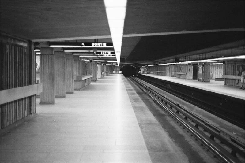 Jean-Drapeau subway interior platform