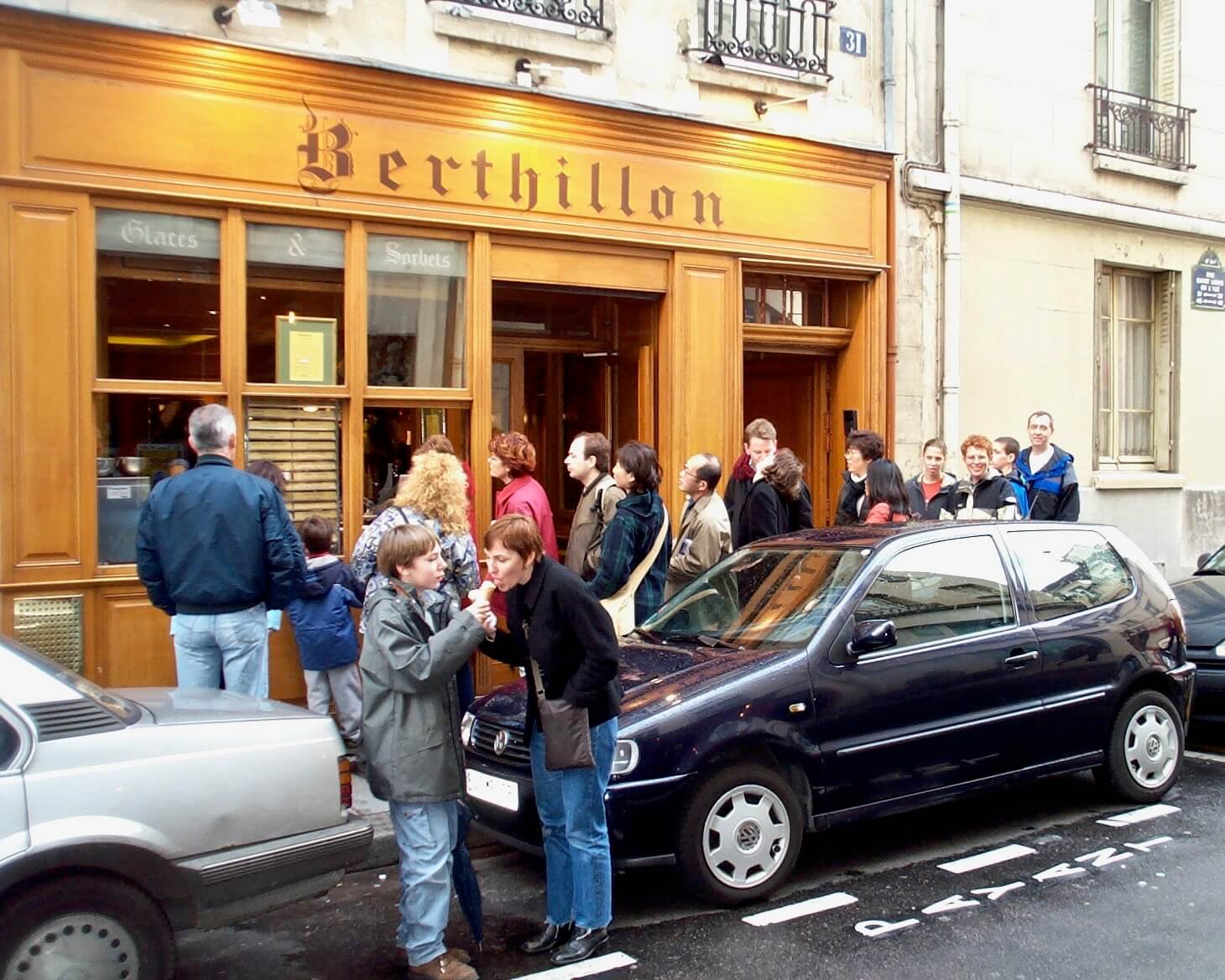 Lining up for gourmet ice cream at Berthillon on Île Saint-Louis