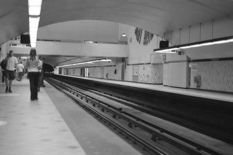 Cremazie subway station interior