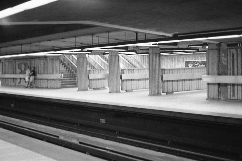 Jean-Drapeau subway interior