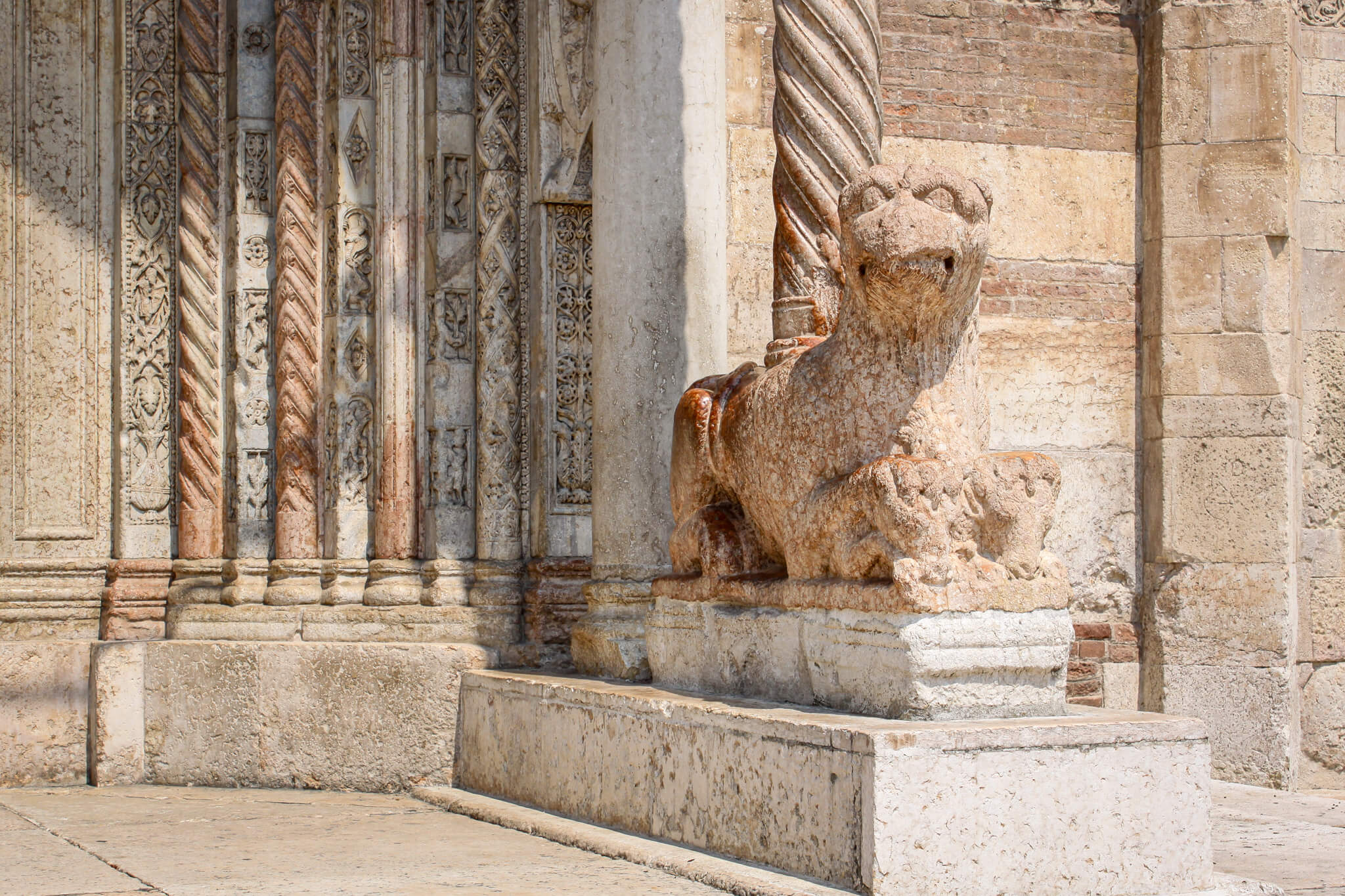 A griffin sculpture in front of the Verona Cathedral