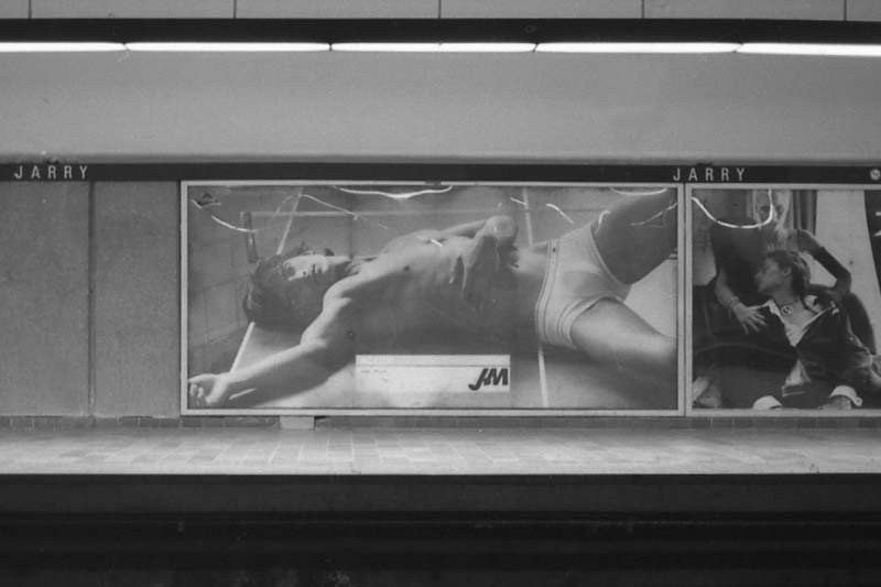 Jarry subway station interior advertisement