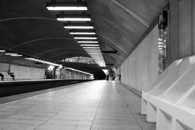 Côte-Sainte-Catherine subway station interior